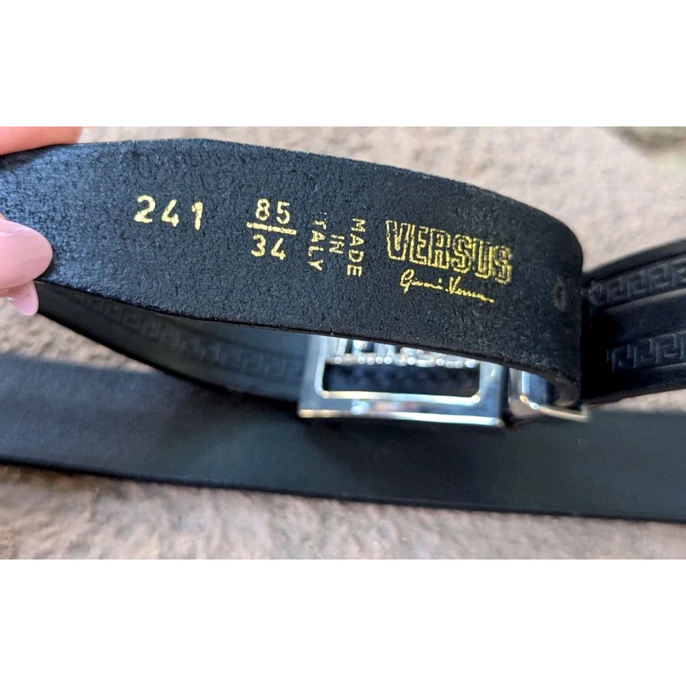 GIANNI VERSACE 90's Silver Buckle Versus Belt Black Leather Size 31 32 33 34 35